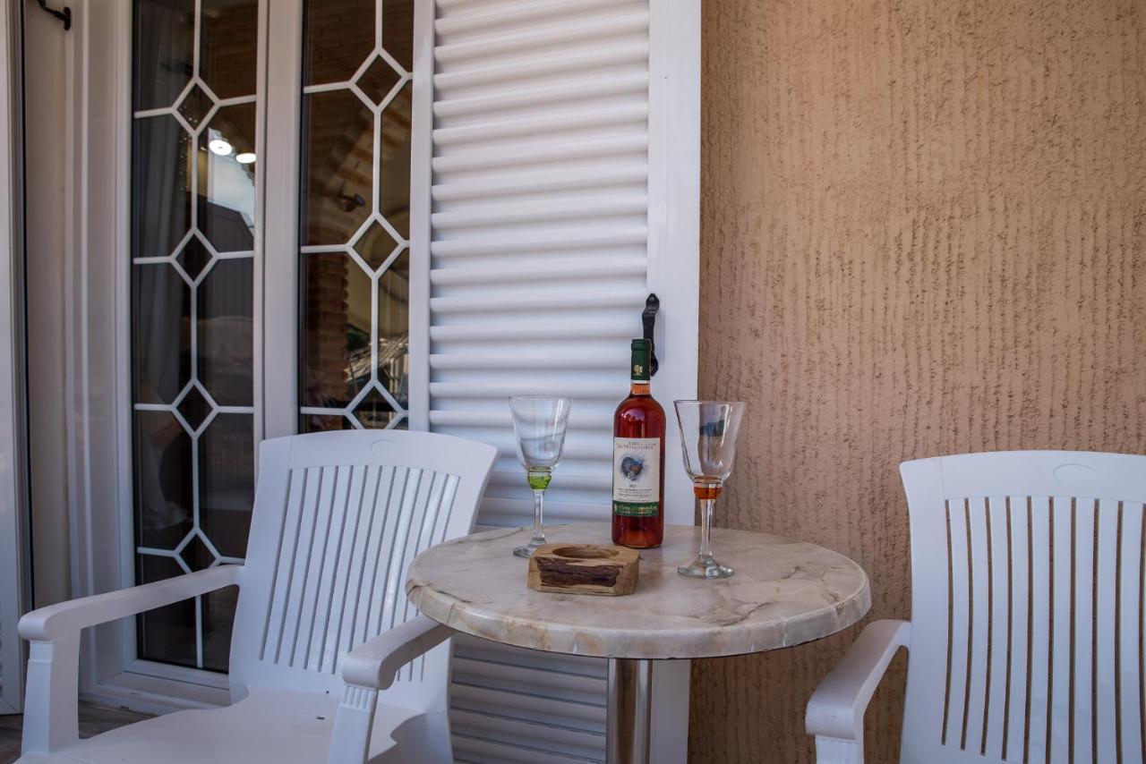 Plános Paradise Bar Apartments المظهر الخارجي الصورة