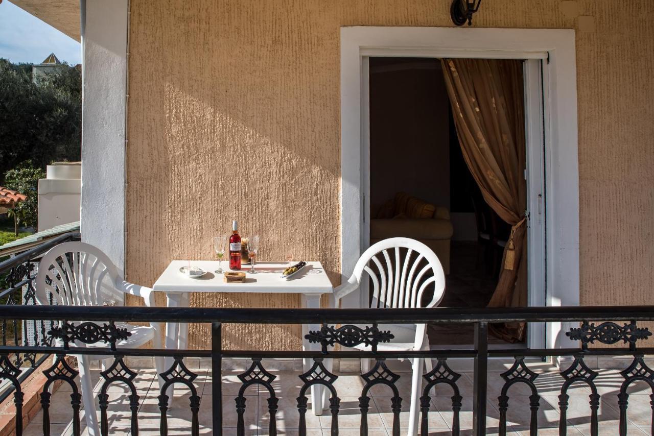 Plános Paradise Bar Apartments المظهر الخارجي الصورة