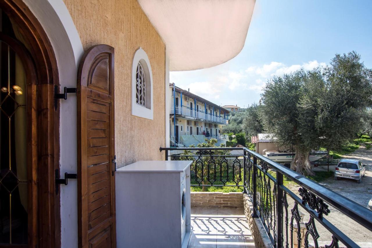 Plános Paradise Bar Apartments المظهر الخارجي الصورة